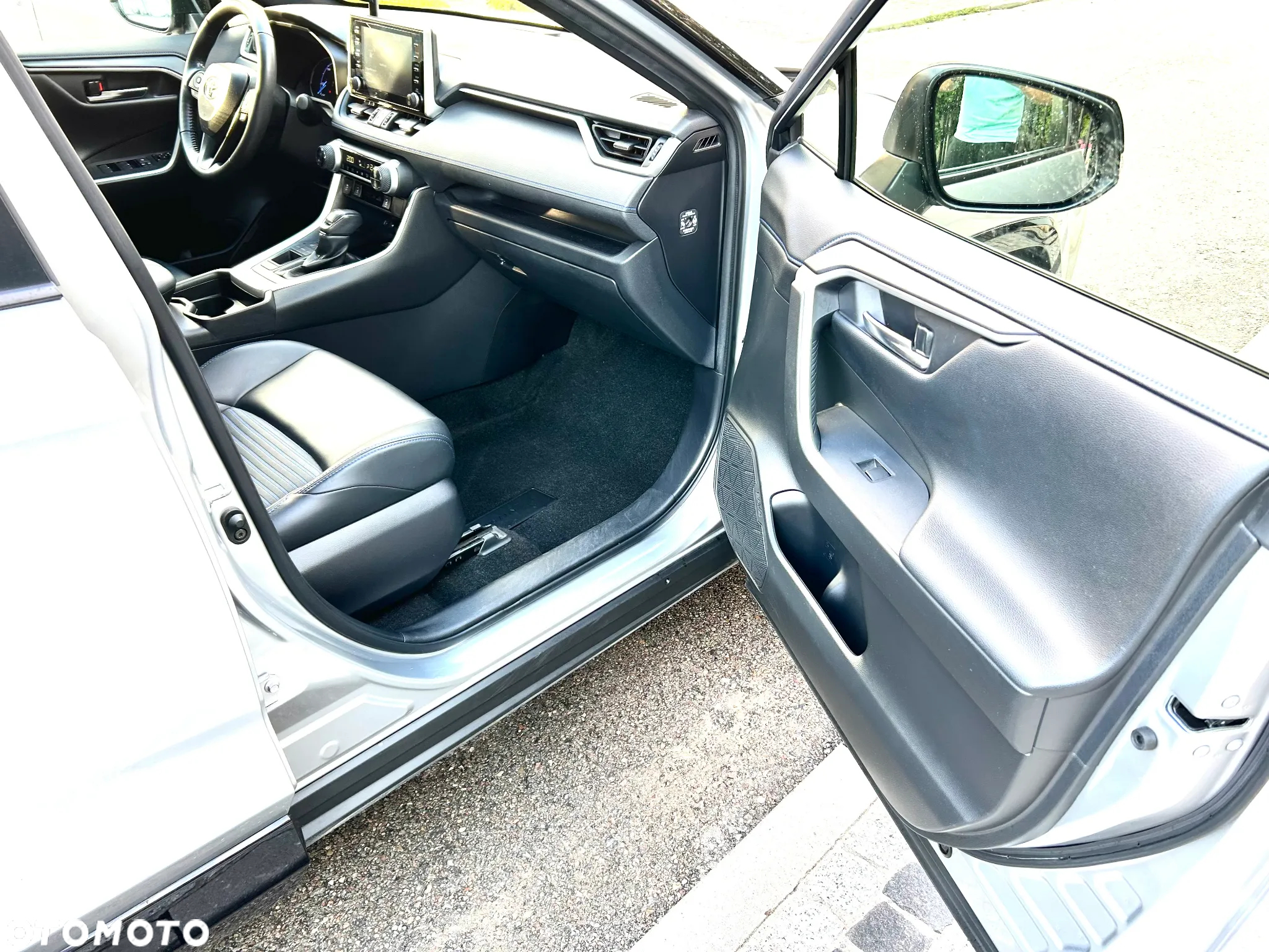 Toyota RAV4 - 24