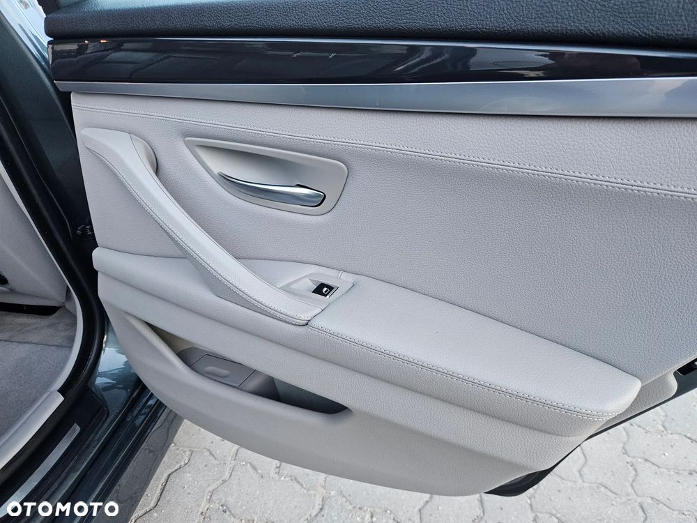 BMW Seria 5 520d Special Edition - 34