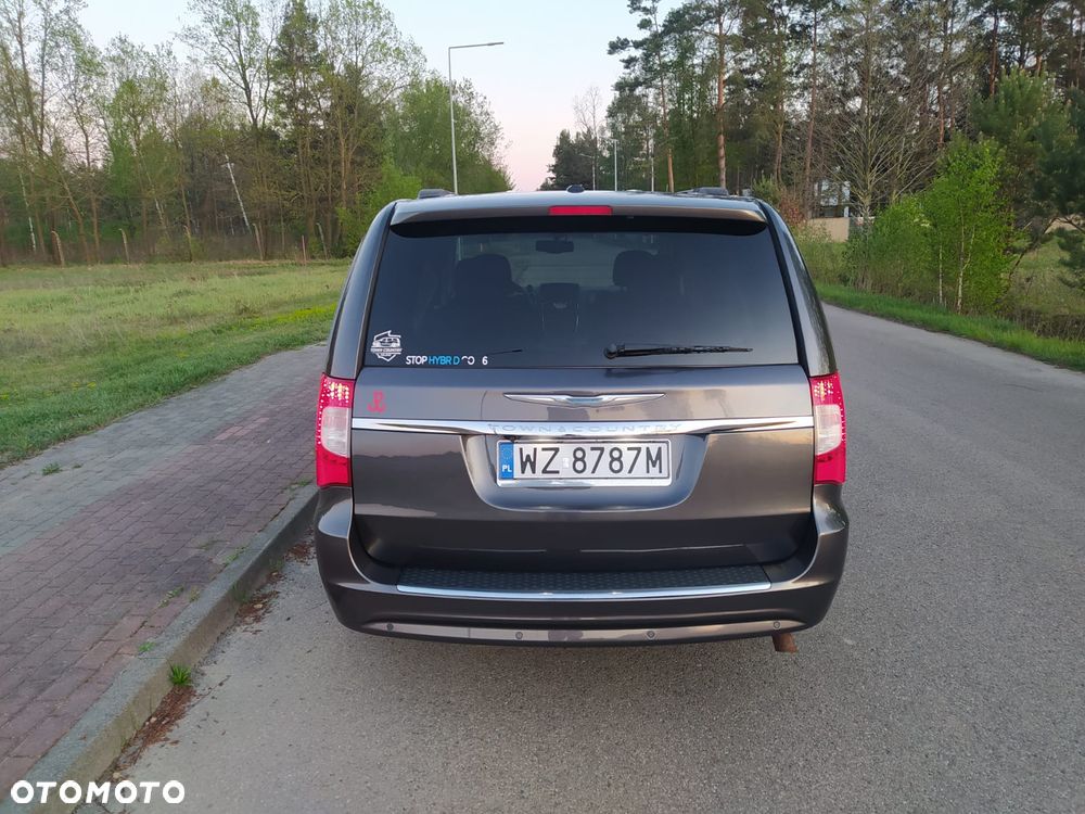 Chrysler Town & Country 3.6 Limited - 10