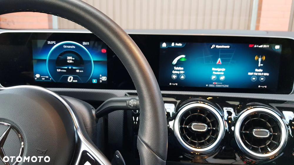 Mercedes-Benz CLA 180 7G-DCT - 20