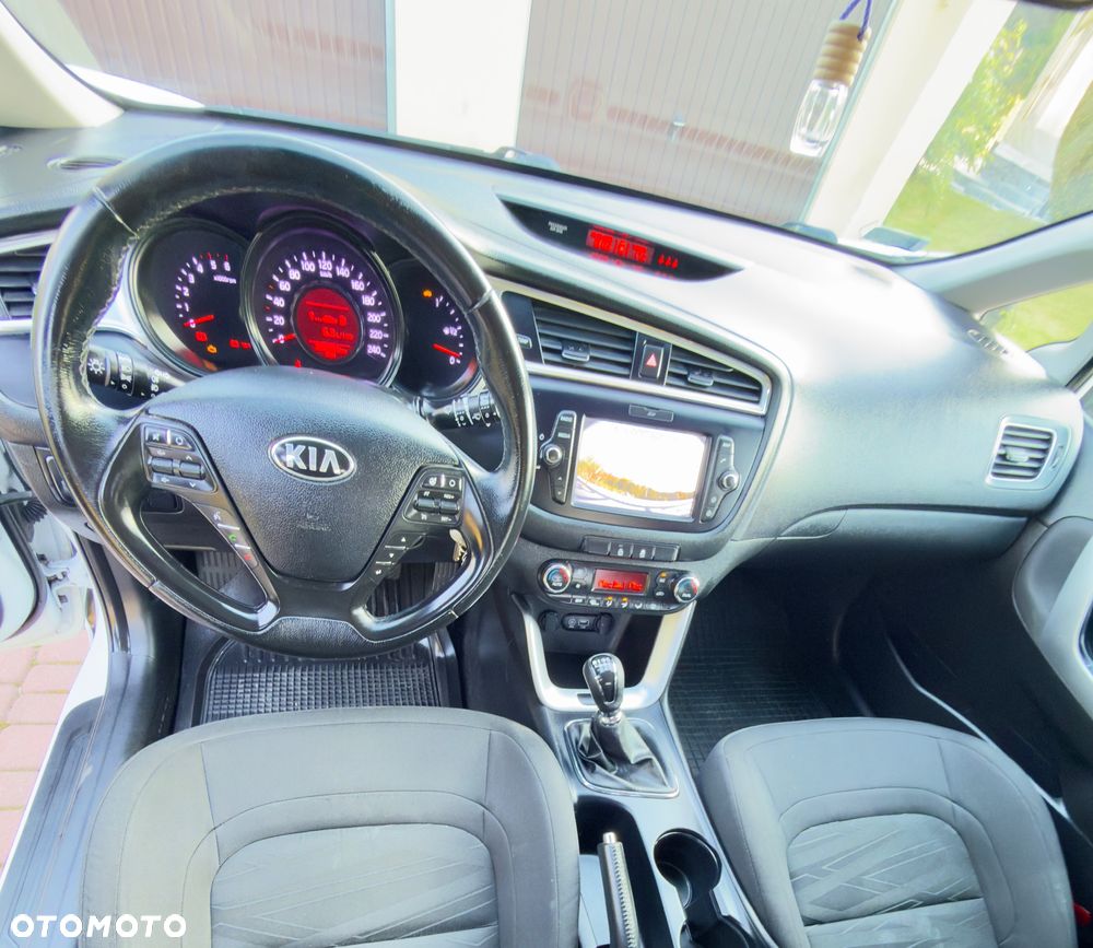 Kia Ceed - 8