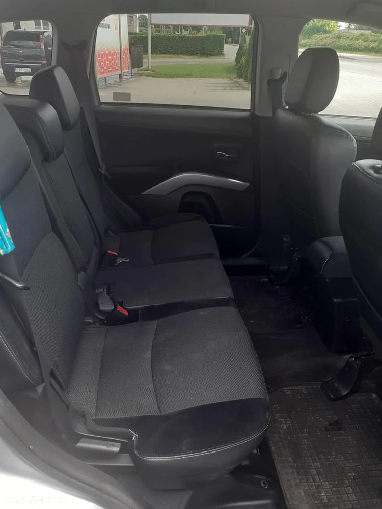 Mitsubishi Outlander - 2