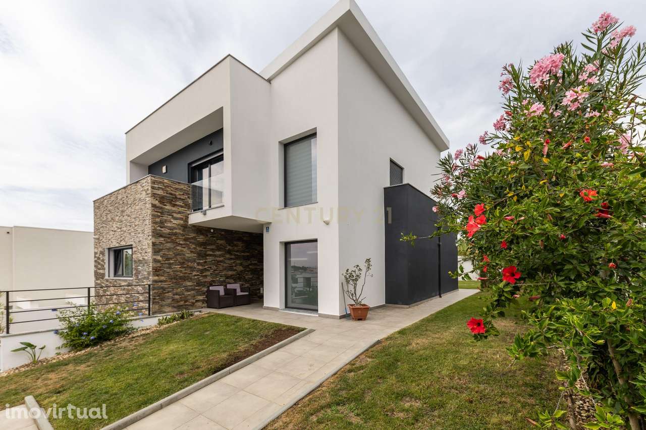 Moradia Isolada T4 de Prestígio – Bairro de São João, Sobreda - Grande imagem: 3/60