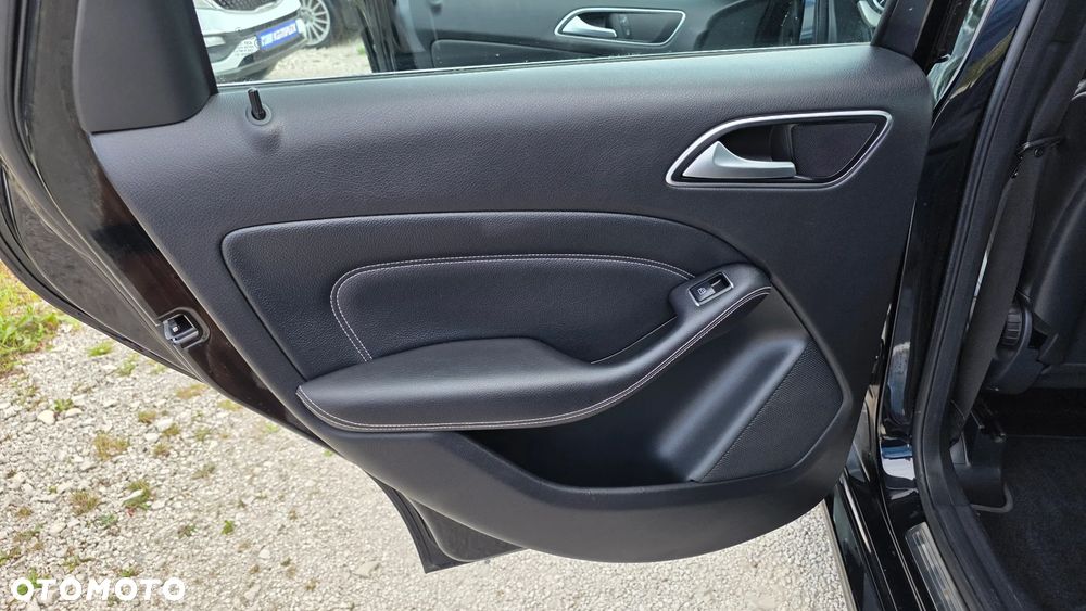 Mercedes-Benz Klasa B 180 BlueEFFICIENCY Edition 1 - 19
