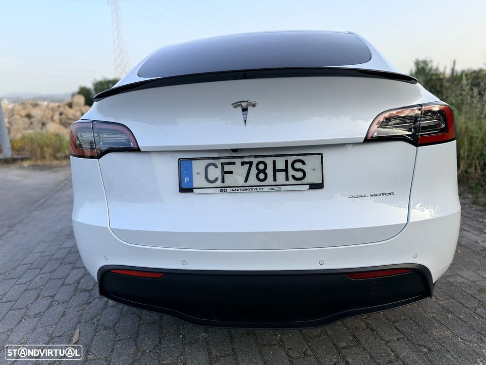 Tesla Model Y - 4