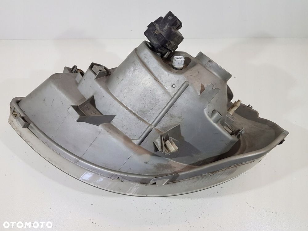 LAMPA PRAWA PRZEDNIA RENAULT TRAFIC 1.9 7700311372 - 6