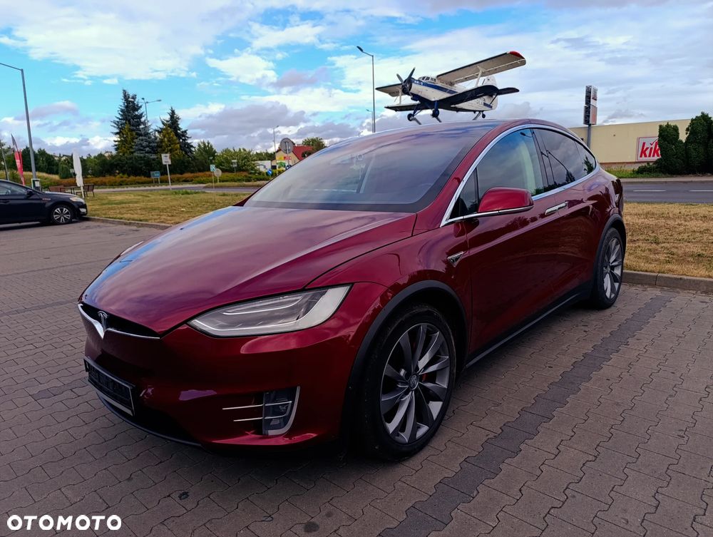 Tesla Model X - 7