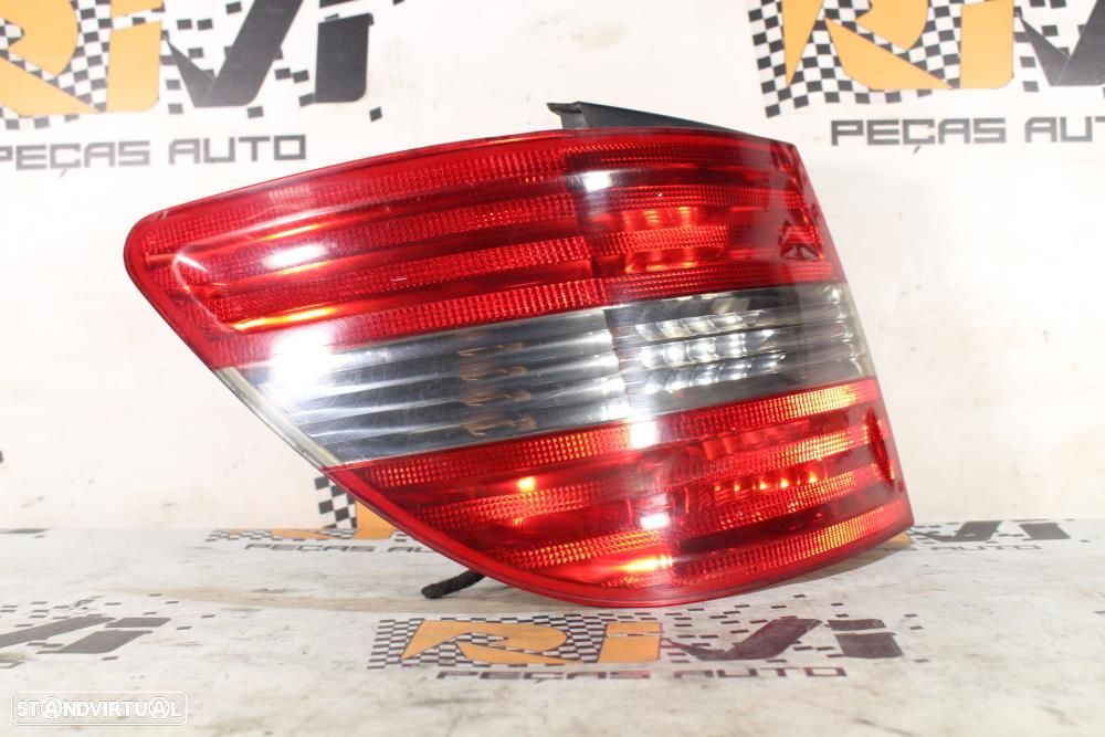 Farolim Esquerdo Mercedes-Benz B-Class (W245)  A16982025064 / Chassi C - 2