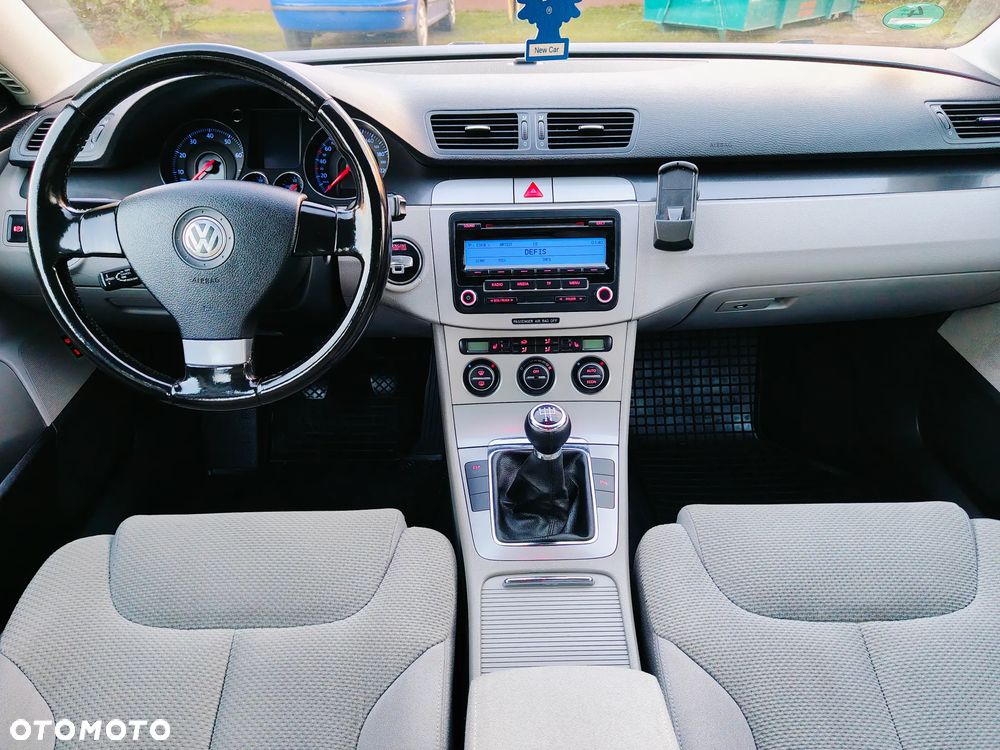 Volkswagen Passat 1.6 Comfortline - 33