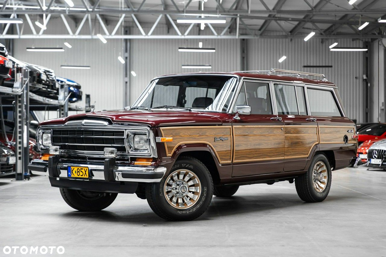 Jeep Wagoneer - 7