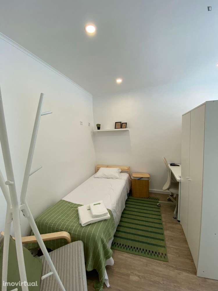 Quarto - localizado em Almada Lisbon - Grande imagem: 3/9