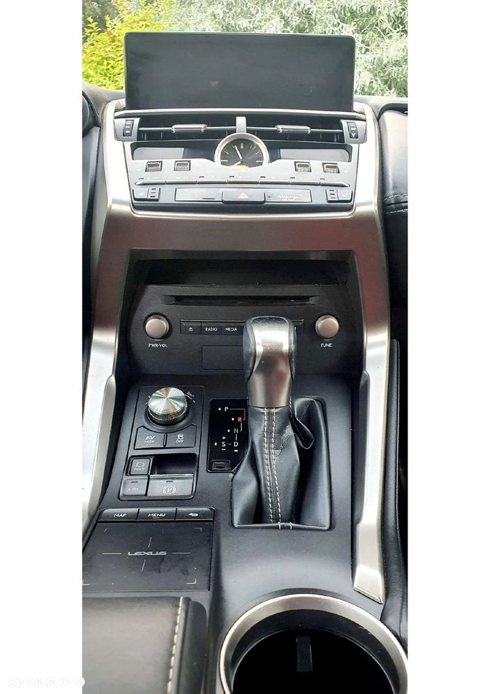 Lexus NX 300h Comfort AWD - 8