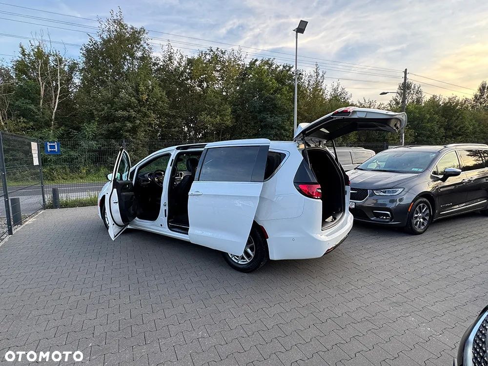 Chrysler Pacifica - 22