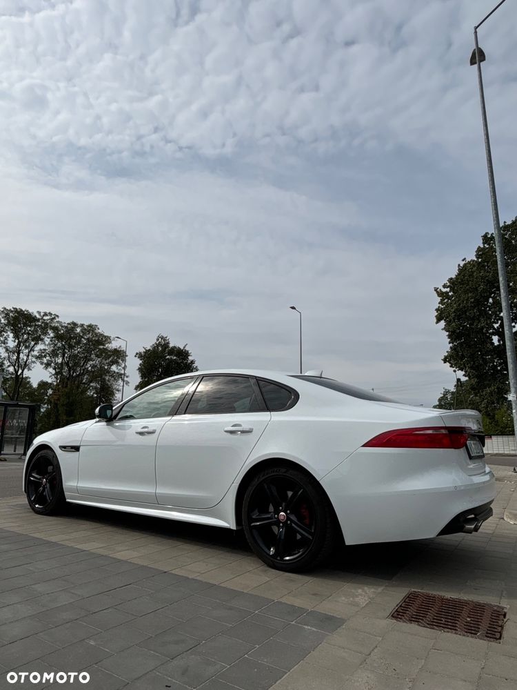 Jaguar XF 2.0 i4D R-Sport - 8