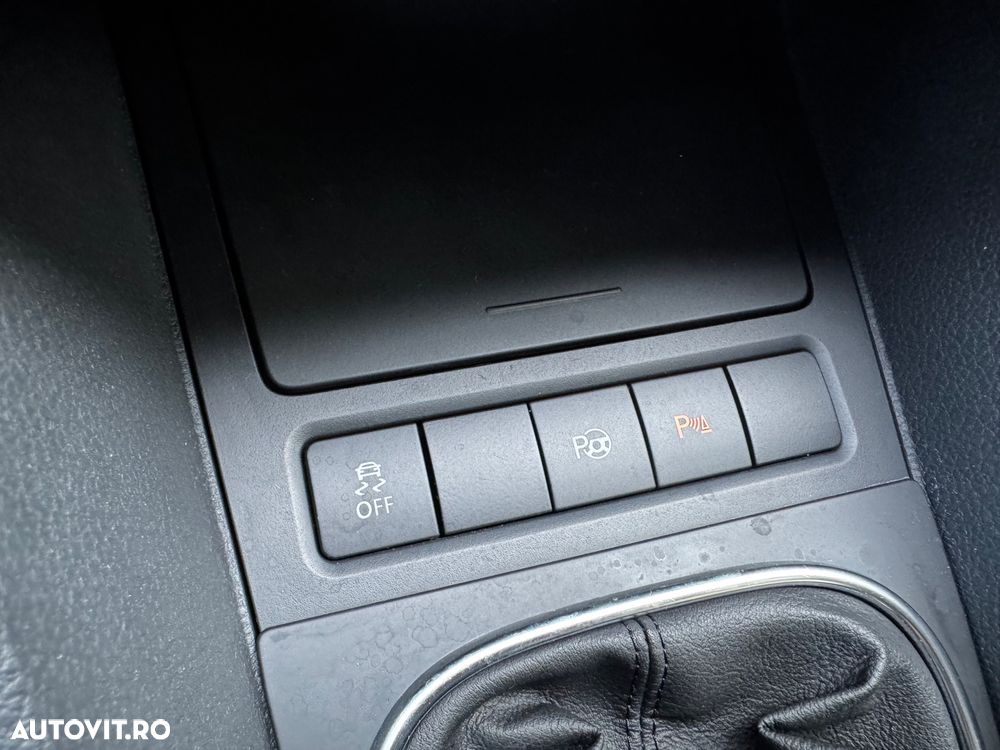 Volkswagen Golf 1.6 TDI DPF BlueMotion Technology Comfortline - 8