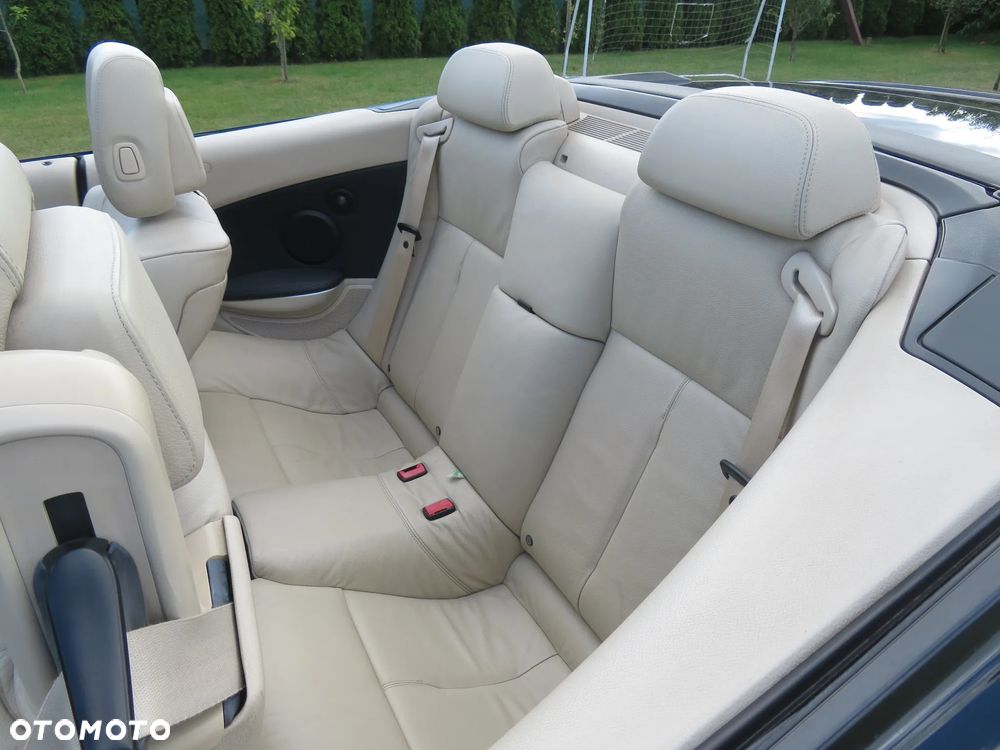 BMW Seria 6 650 i - 12