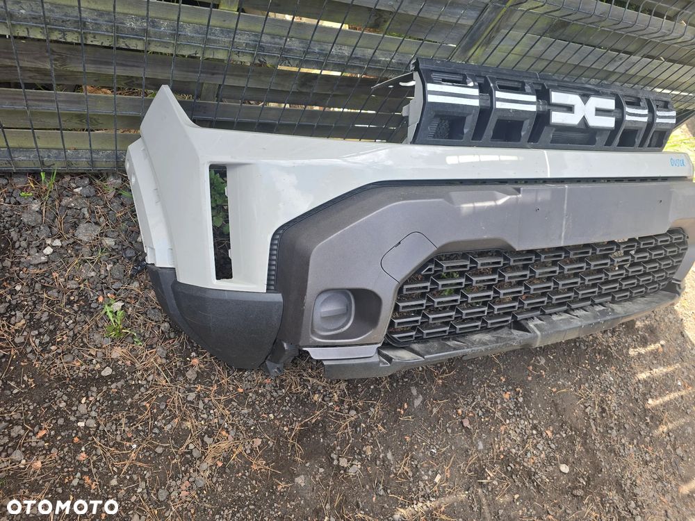 Dacia duster III zderzak przód ładny oryginał - 2