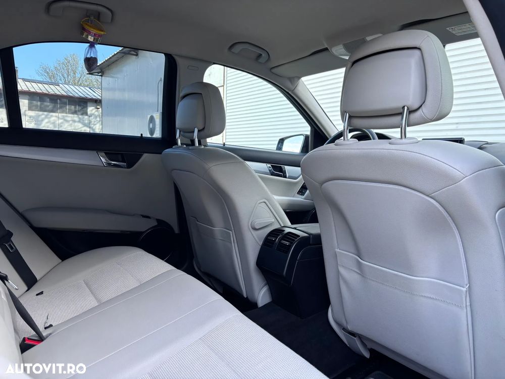 Mercedes-Benz C 250 CGI Automatik BlueEFFICIENCY Avantgarde - 28