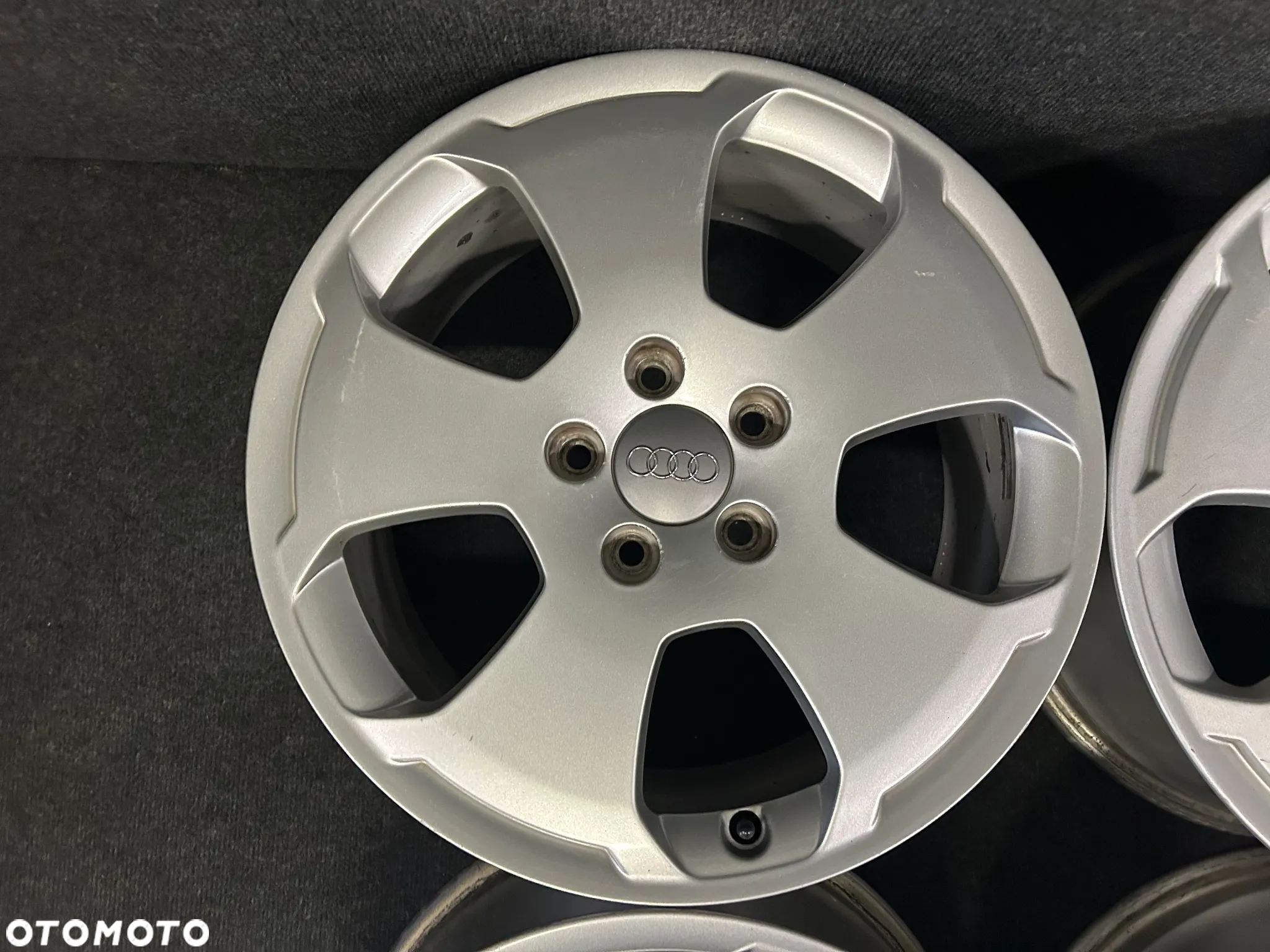 Alufelgi Audi A3 8P0, 8V0, A4 B6, B7 17 cali 5x112 4szt. - 4