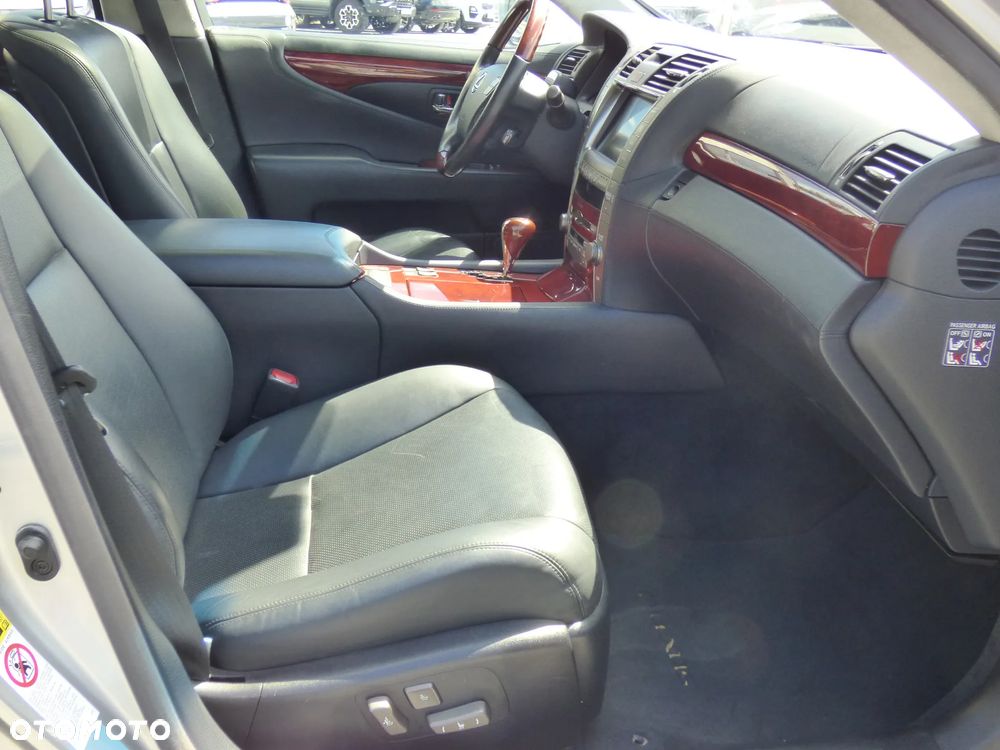 Lexus LS 600h L Superior - 13