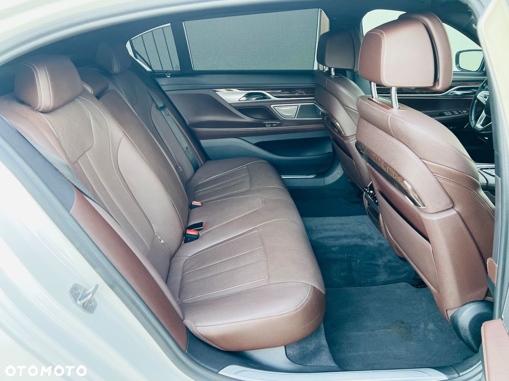 BMW Seria 7 740Li - 24