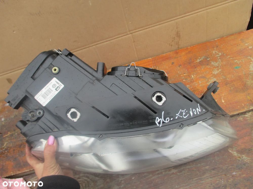 lampa prawa  VW Passat B6 BI-Xenon Valeo Europa - 9