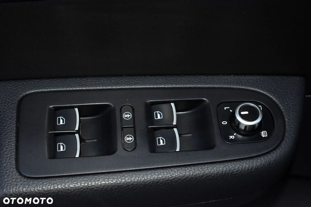 Volkswagen Sharan 2.0 TDI Highline - 23