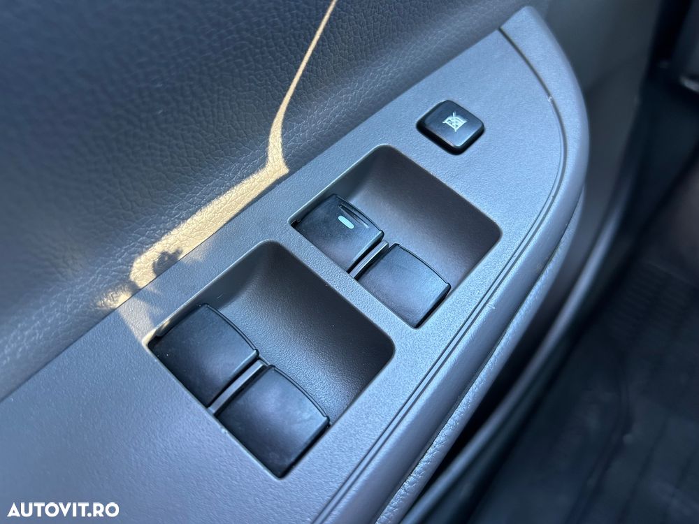 Mitsubishi L200 Double Cab 2.4 DI-D M/T Intense - 30