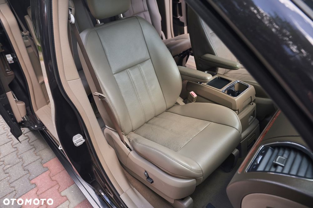 Chrysler Town & Country 3.6 Limited - 30