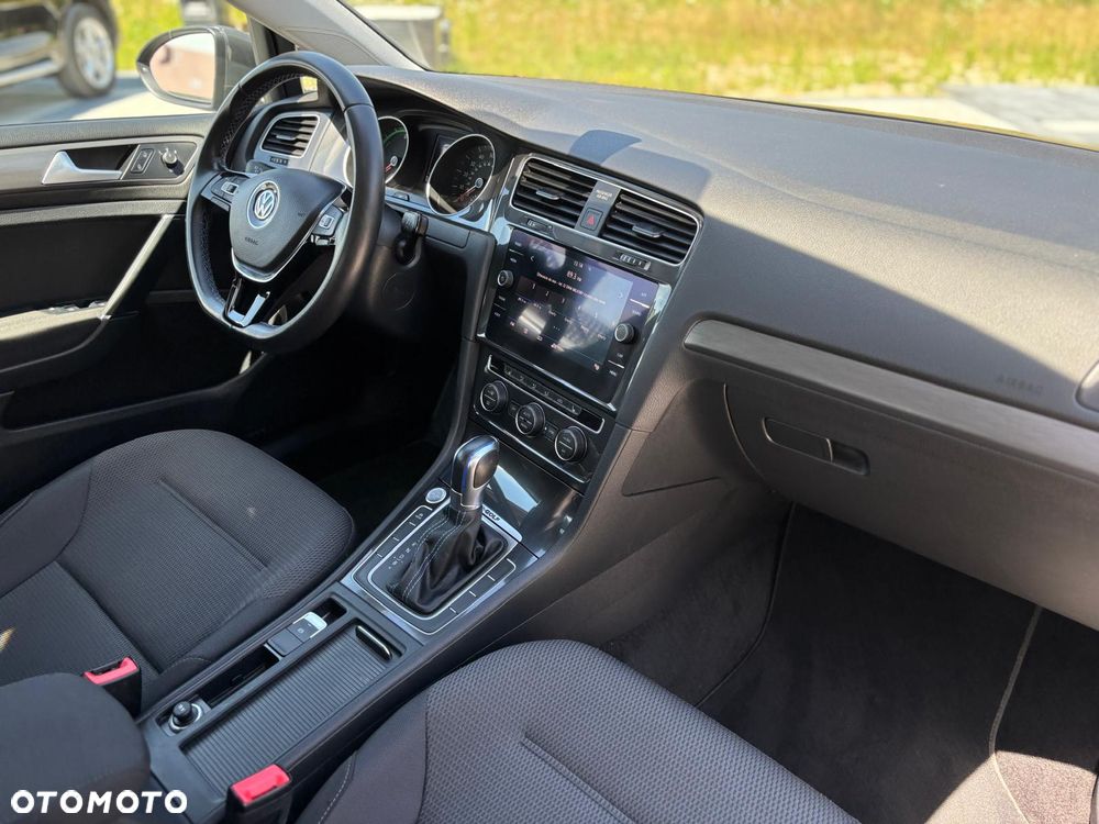 Volkswagen Golf e-Golf - 24