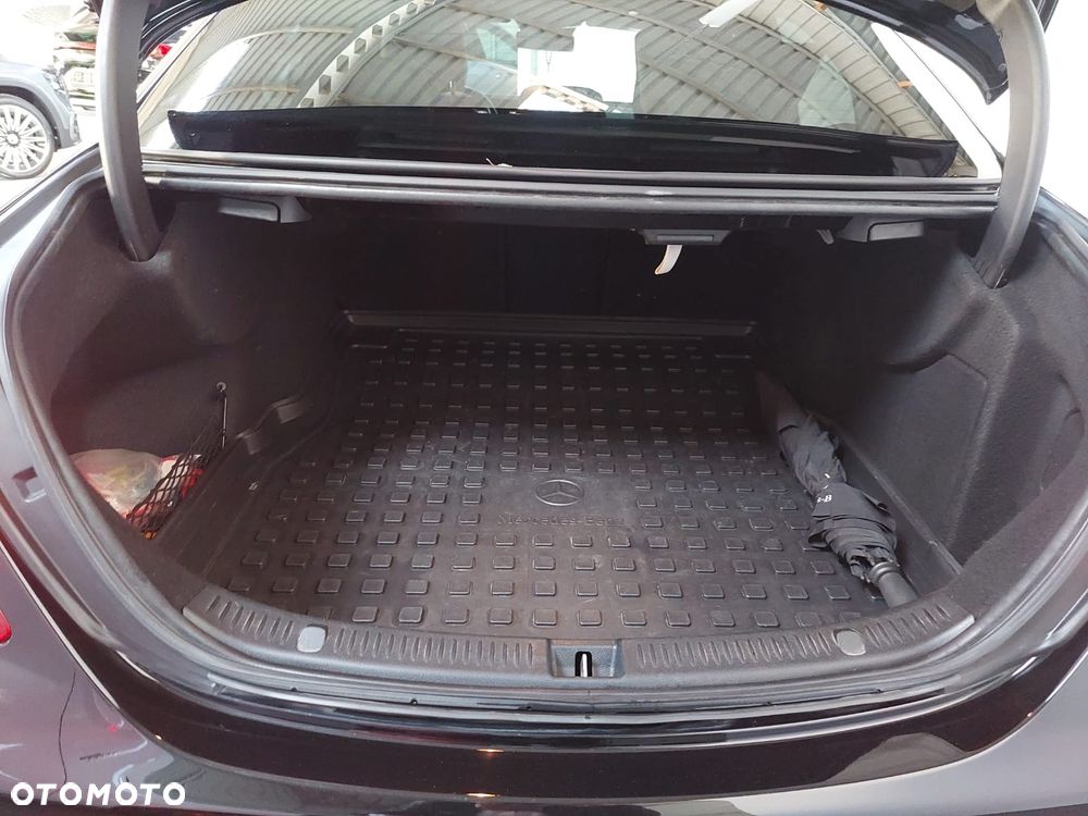 Mercedes-Benz Klasa E 220 d 4-Matic 9G-TRONIC - 15