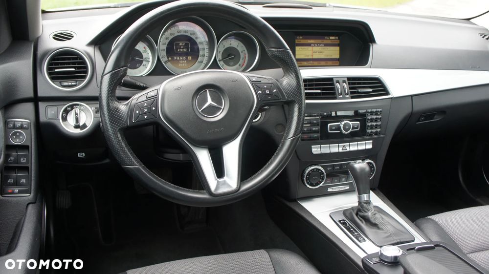 Mercedes-Benz Klasa C 180 CGI Automatik BlueEFFICIENCY - 22
