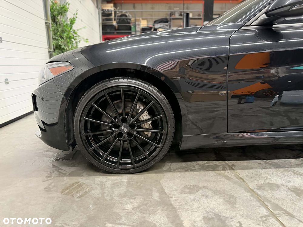 Alfa Romeo Giulia 2.0 Turbo 16V AT8-Q4 Ti - 6