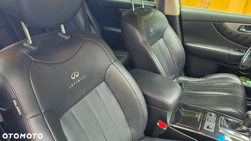 Infiniti QX70 - 22