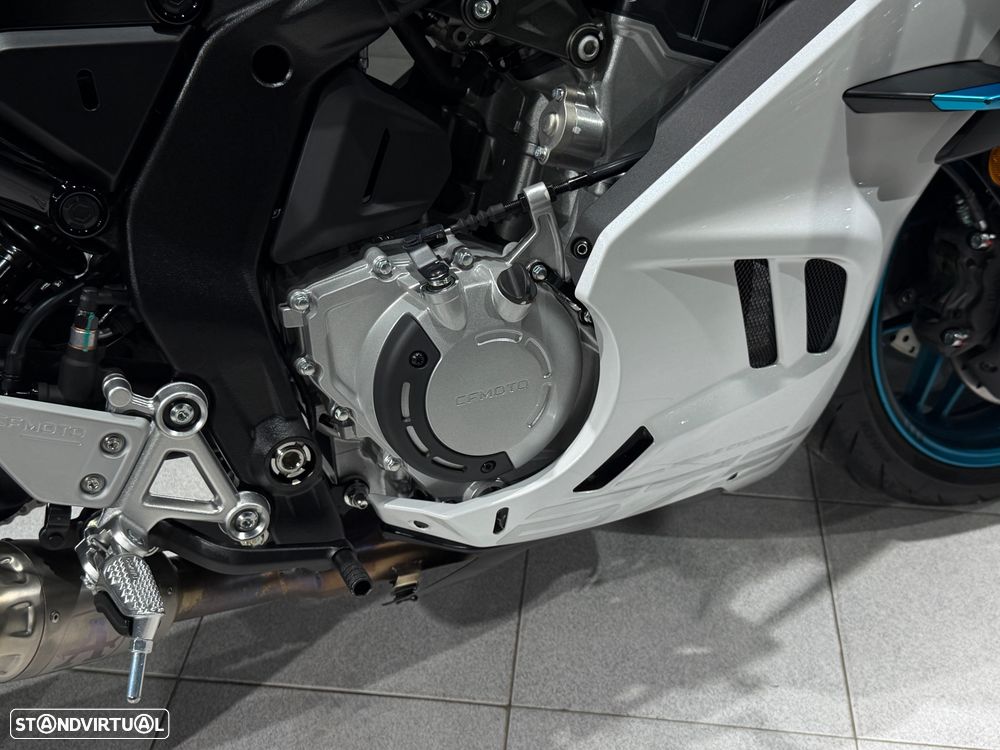 CF Moto 675SR-R - 22