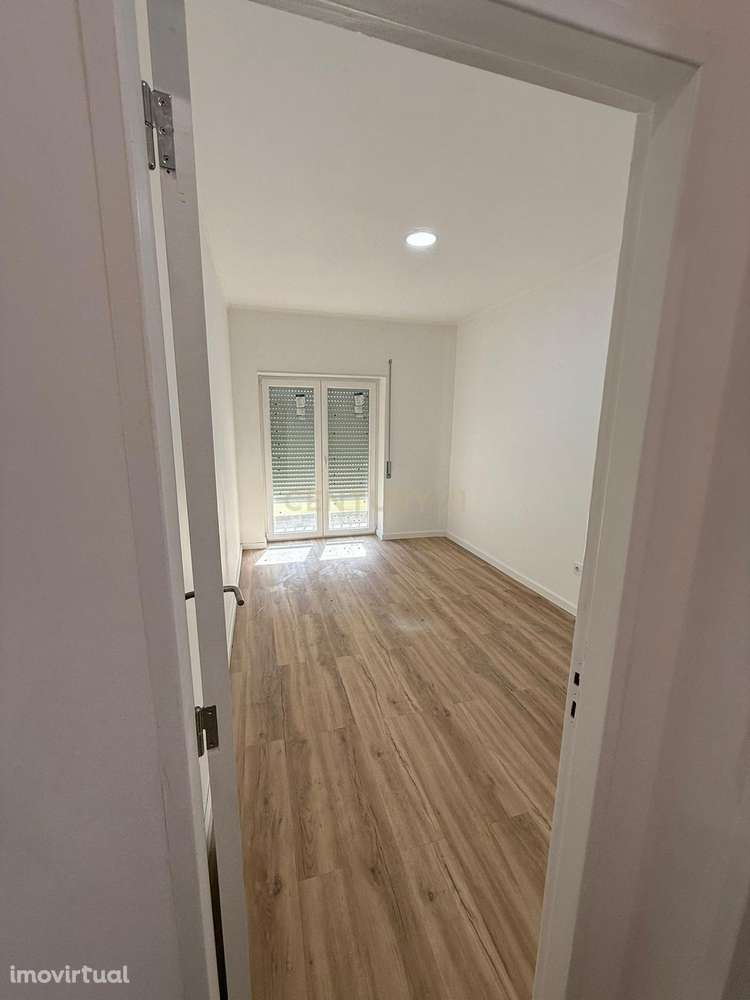Apartamento t2 para arrendamento completamente remodelado, Quinta da L - Grande imagem: 5/12