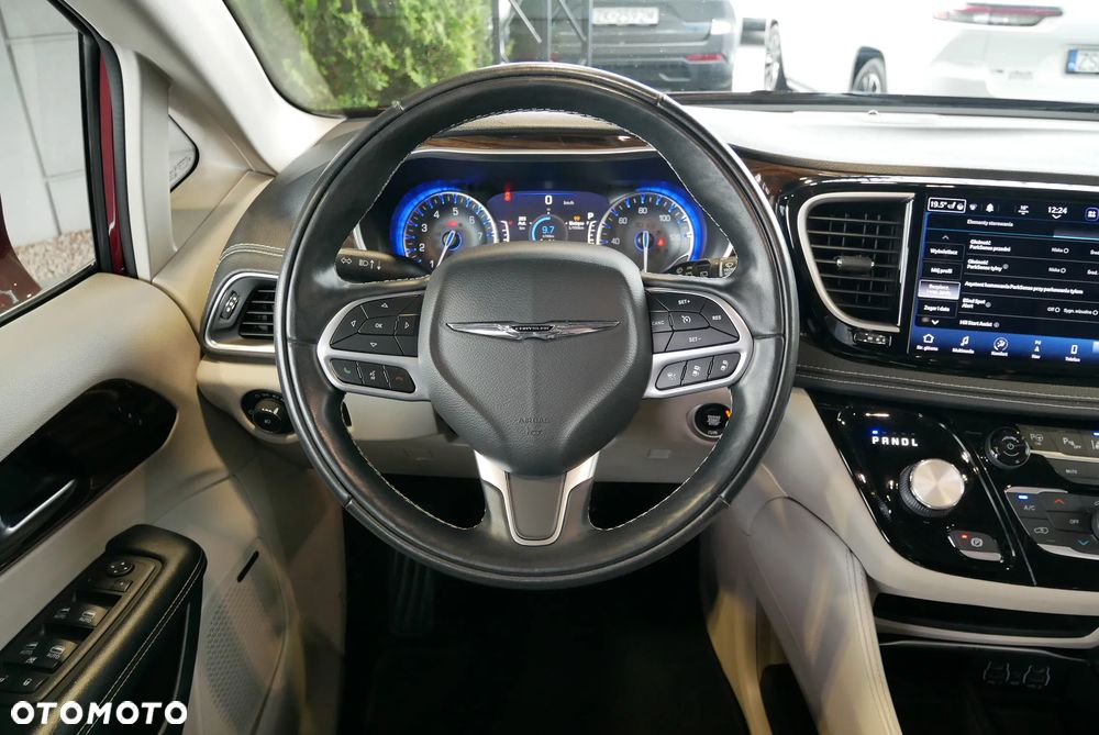 Chrysler Pacifica - 19
