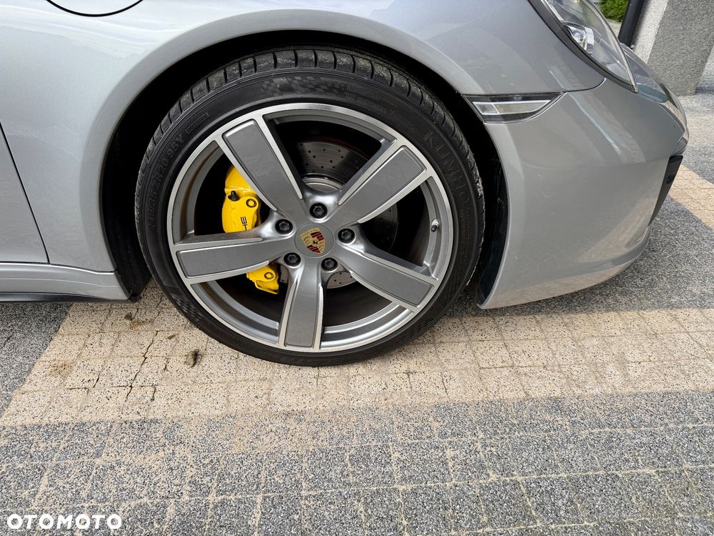 Porsche 911 Carrera 4S - 28