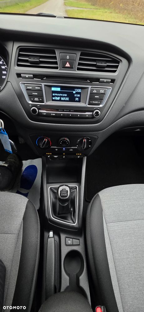 Hyundai i20 1.2 YES Silver - 22