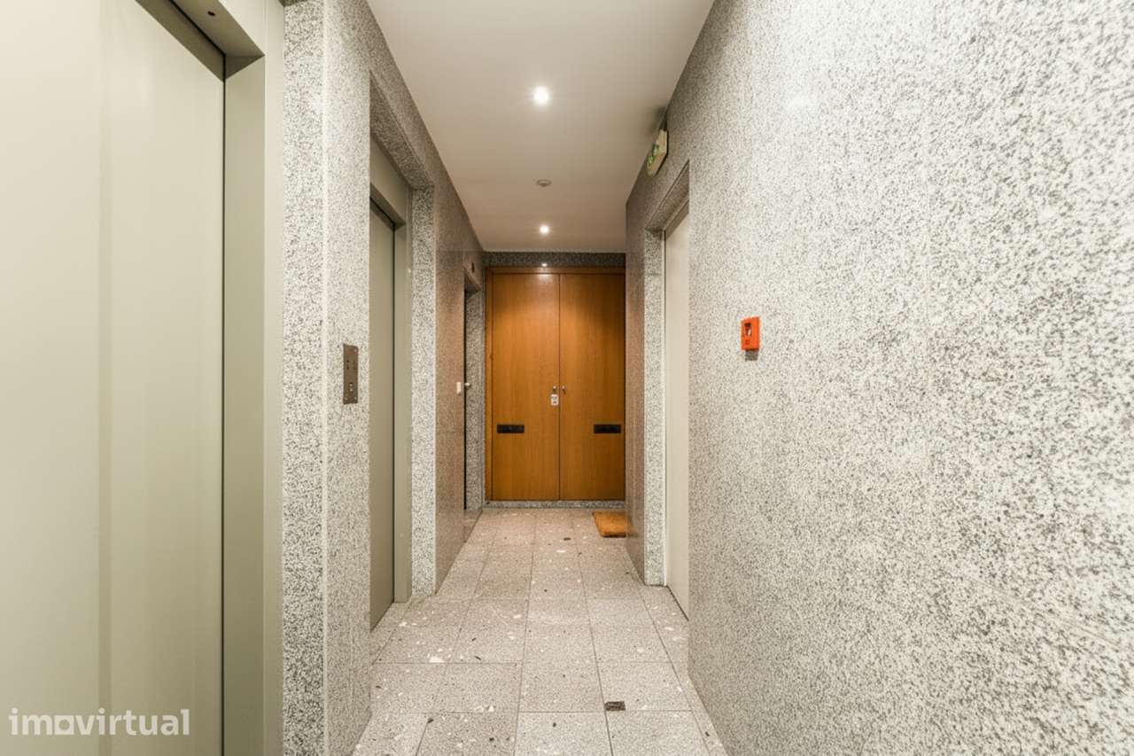 T1+1 | Último piso | Garagem e arrumos | Rio Tinto | 110 m2 área bruta - Grande imagem: 2/20
