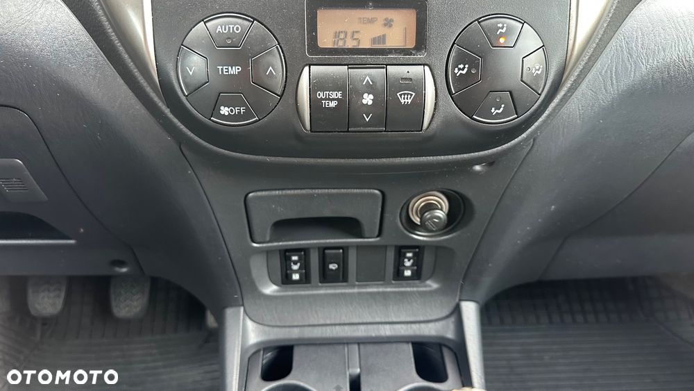Toyota RAV4 2.0 VVT-i 4x4 - 26