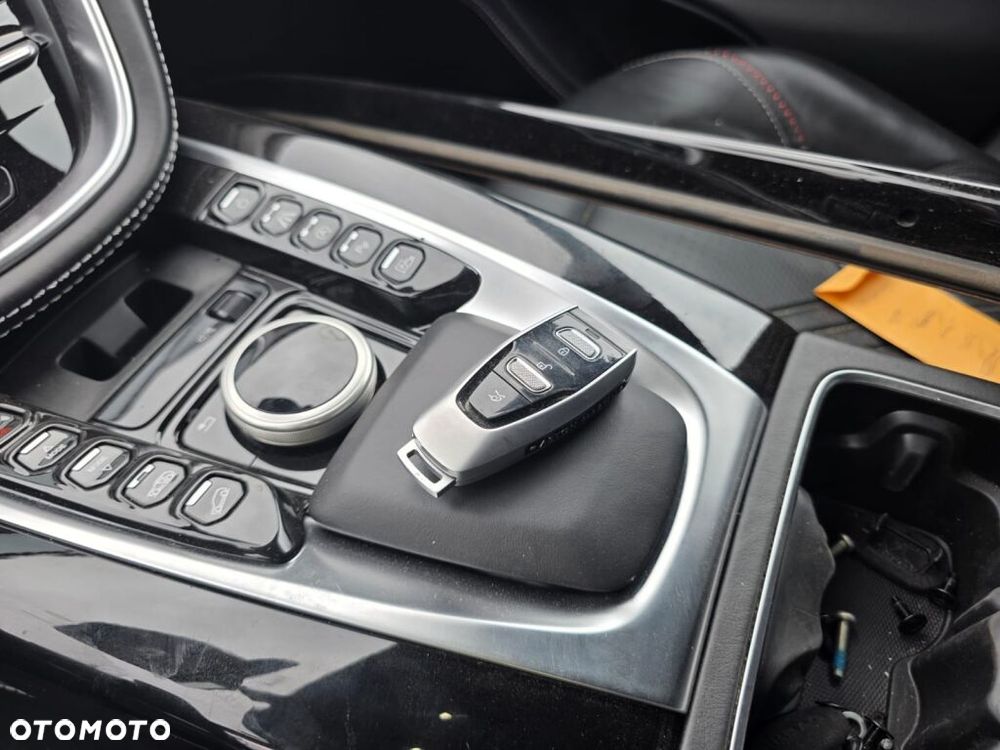 Aston Martin DBX - 13