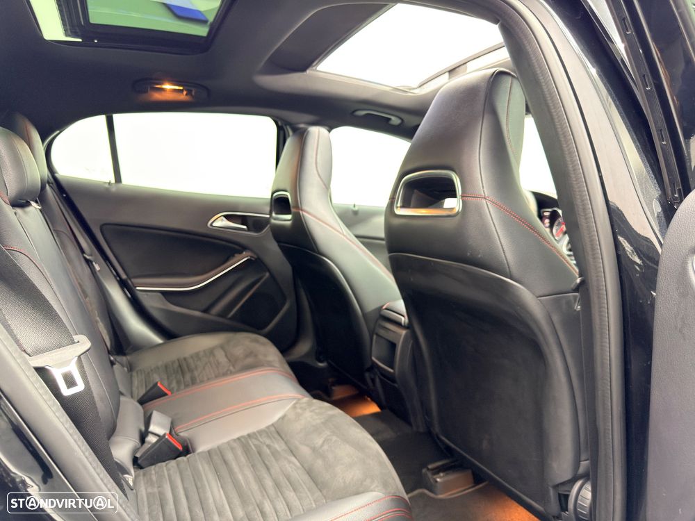 Mercedes-Benz GLA 180 d AMG Line - 24