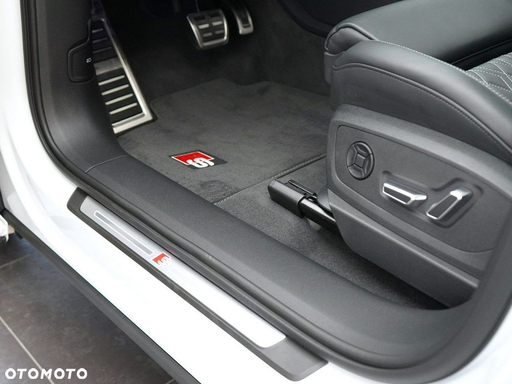 Audi SQ8 e-tron - 13