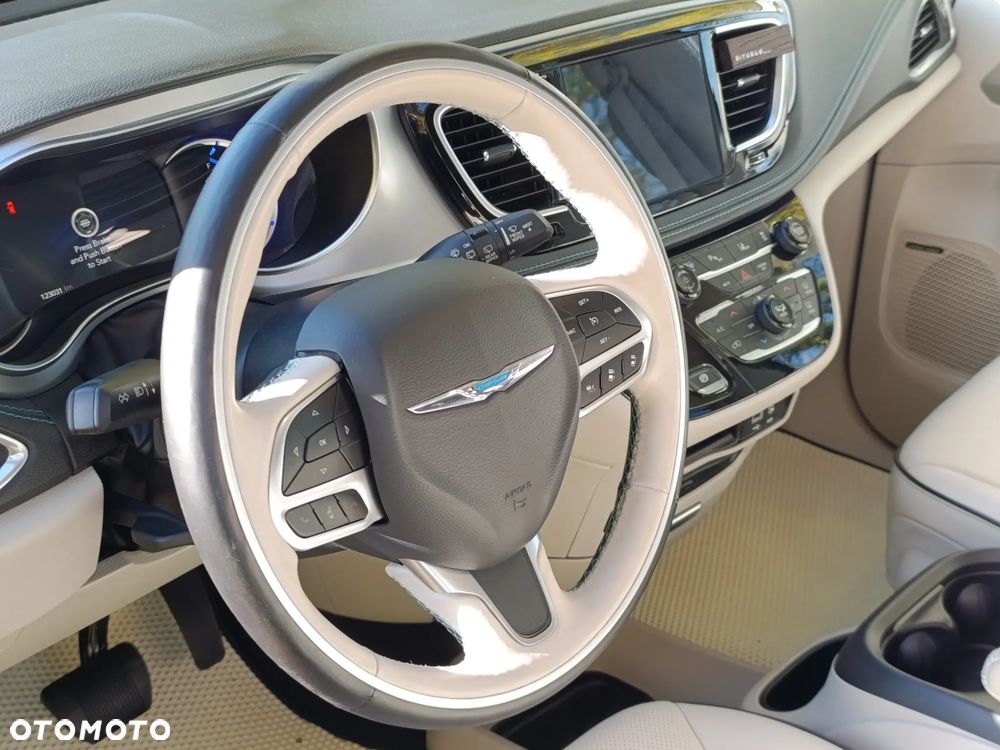 Chrysler Pacifica - 10