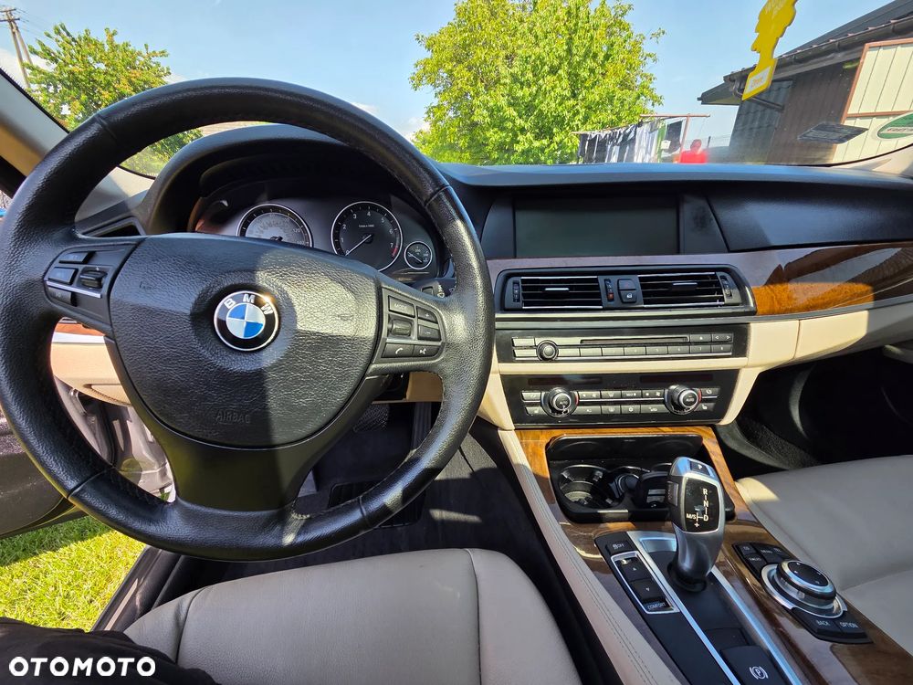 BMW Seria 5 528i Luxury Line - 10