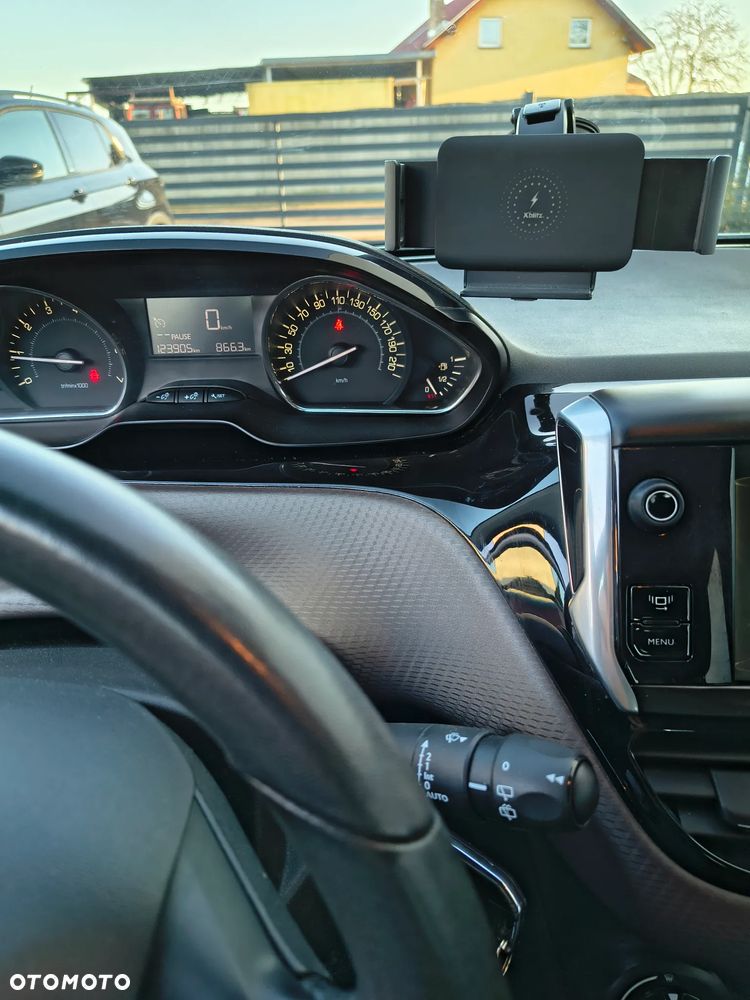 Peugeot 2008 1.2 Pure Tech Style EU6 - 16