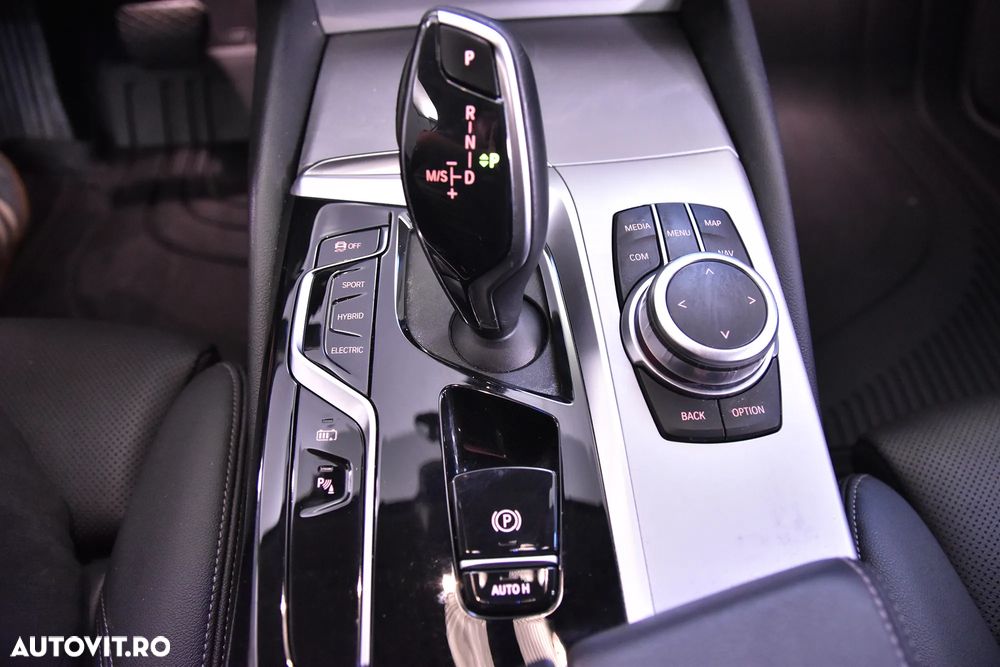 BMW Seria 5 530e xDrive Touring Aut. - 17