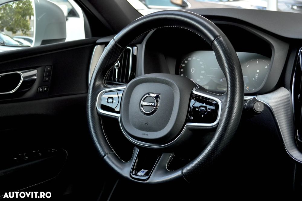 Volvo XC 60 D4 AWD R-Design - 28