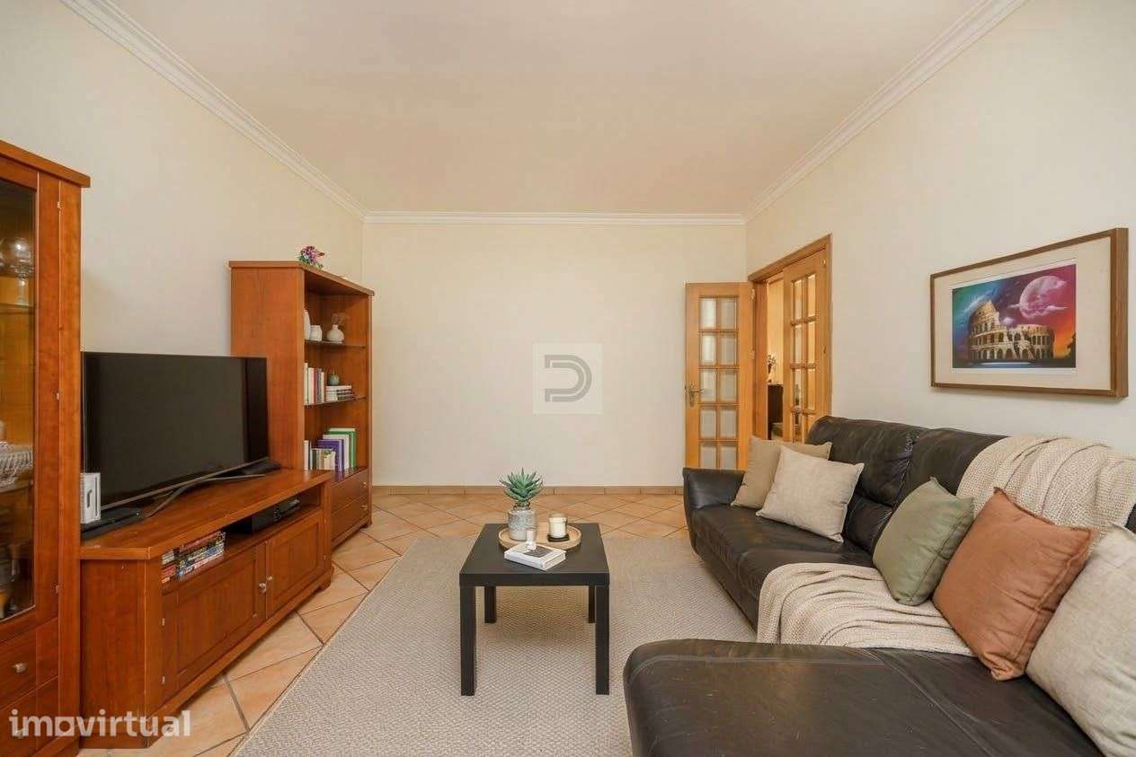 Excelente T2 de 95m² com Varanda Generosa e Vista Desafogada em Setúba - Grande imagem: 2/17